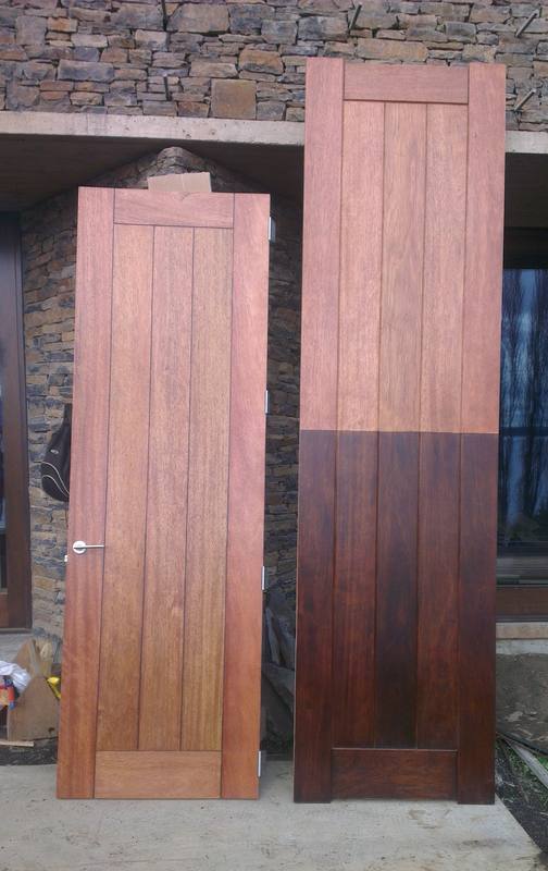 Puertas de madera terminadas antes de su instalación