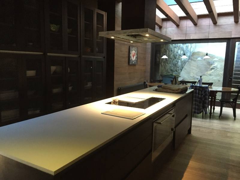 Lago Todos Los Santos I — Cocina con vista al paisaje